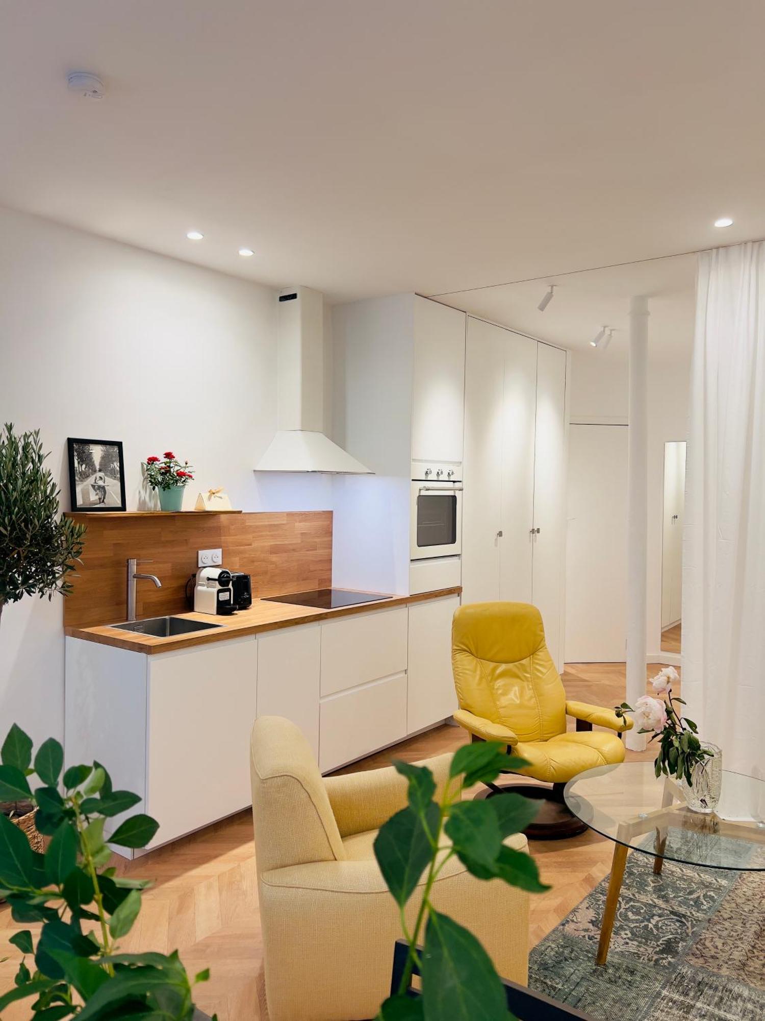 An Attractive Flat Near By St Germain, Jardin Du Luxembourg Apartment *